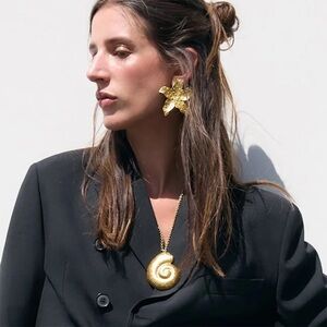 Zara Luxury Wreath Gold Tassel Earring Fine Earring